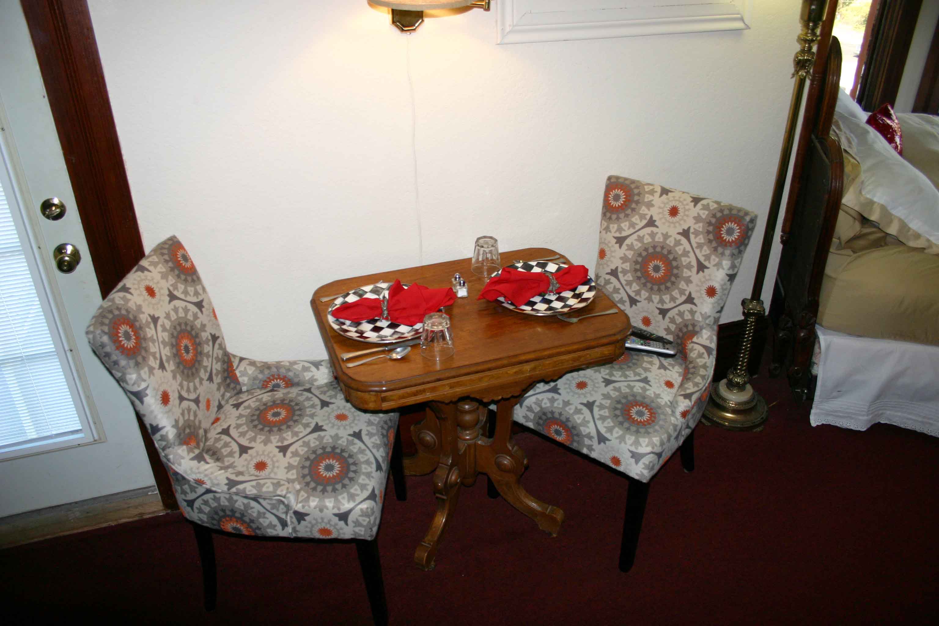 A table with two chairs and a lamp